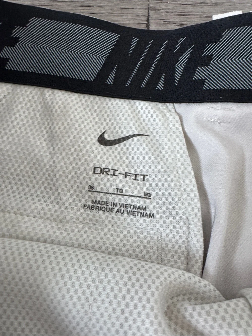 🌼NIKE🌼 Bundle Men's Dri Fit Golf Shorts in Bone & Black